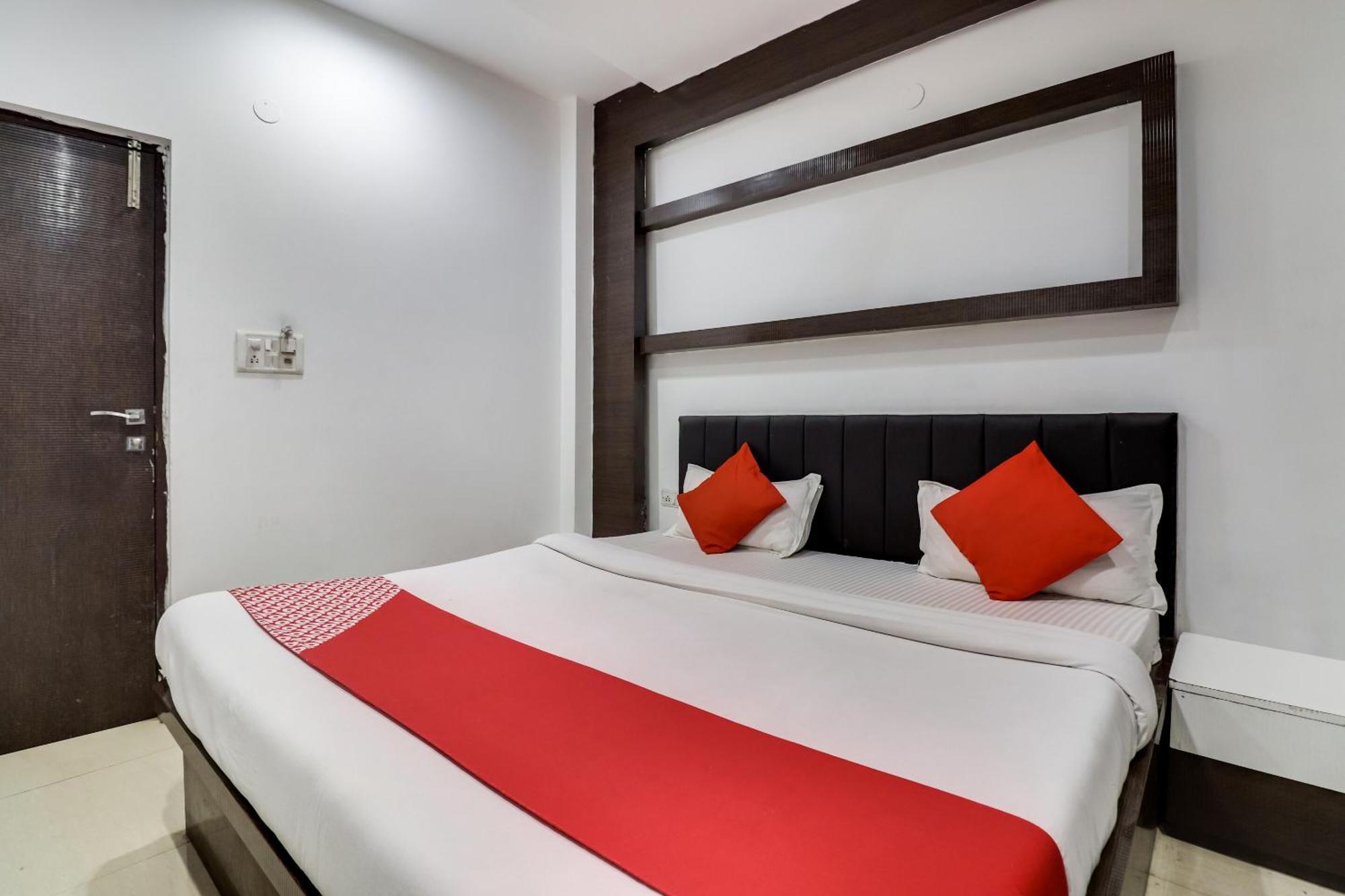 Oyo Flagship Just-9 Inn Near Sahara Ganj Mall Lucknow Esterno foto
