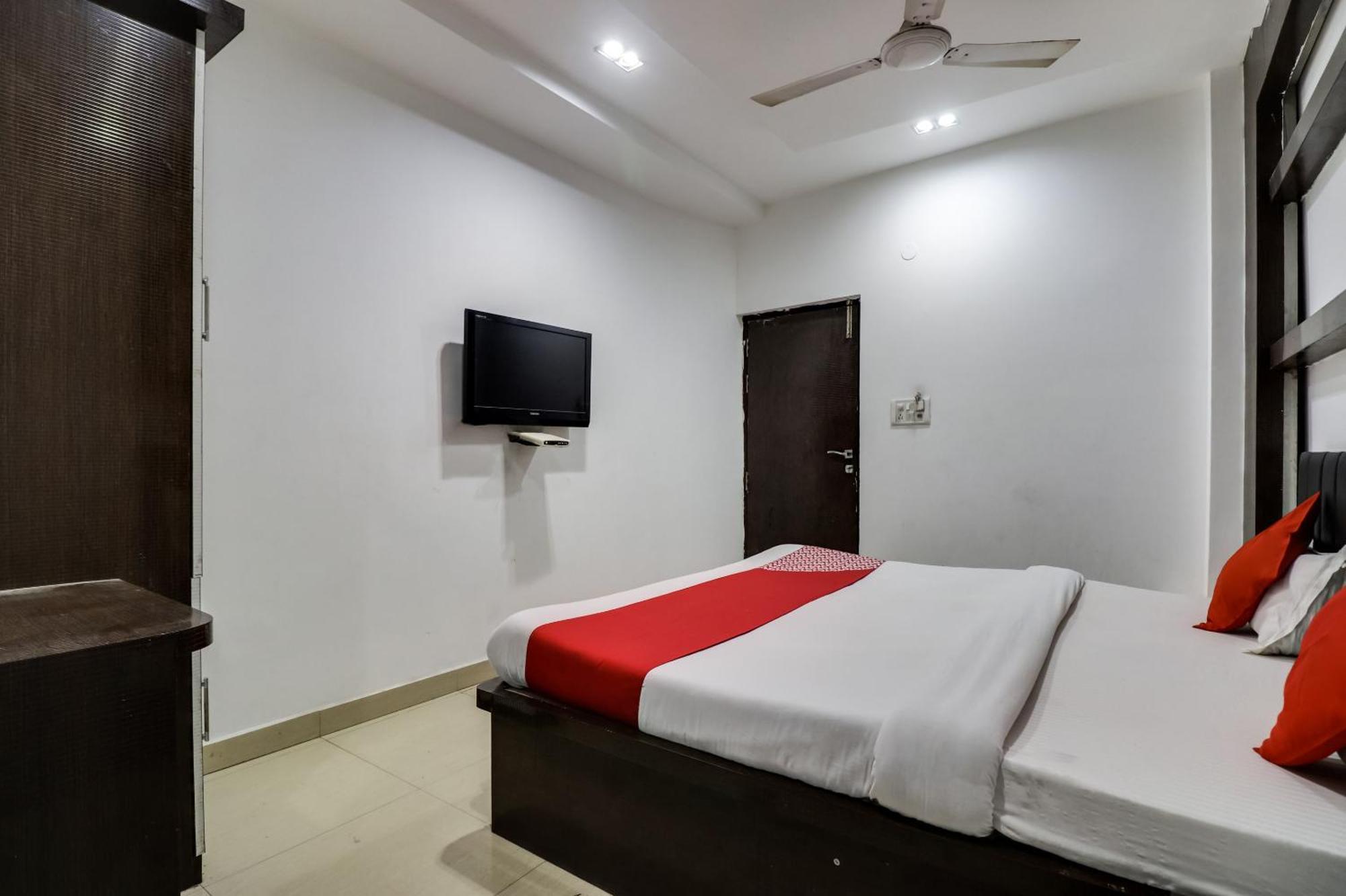 Oyo Flagship Just-9 Inn Near Sahara Ganj Mall Lucknow Esterno foto