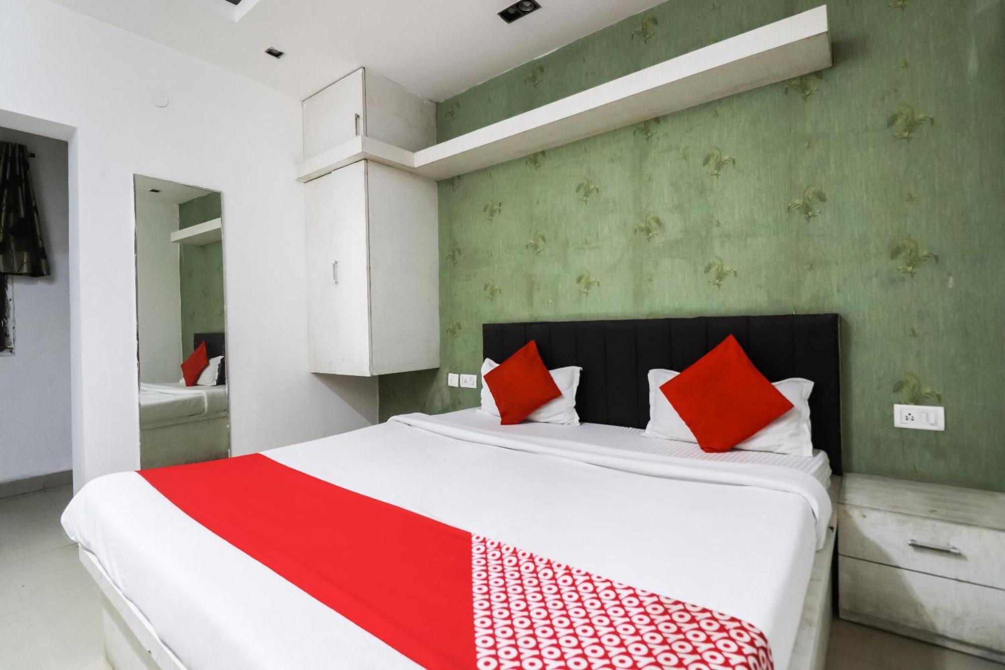Oyo Flagship Just-9 Inn Near Sahara Ganj Mall Lucknow Esterno foto